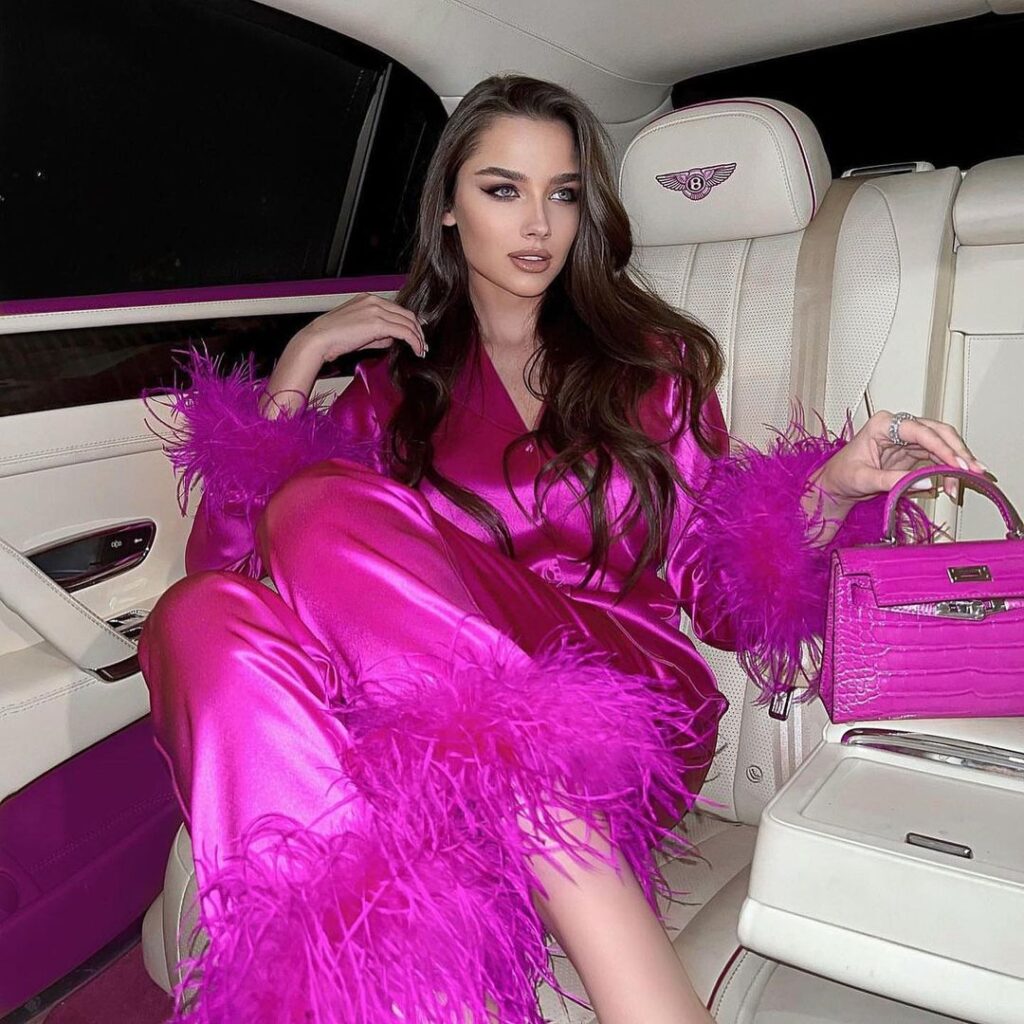 sugar baby get paid to talk to sugar daddies