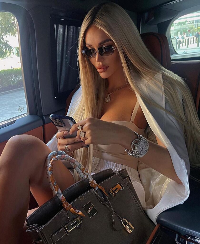 sugar baby get money from men online