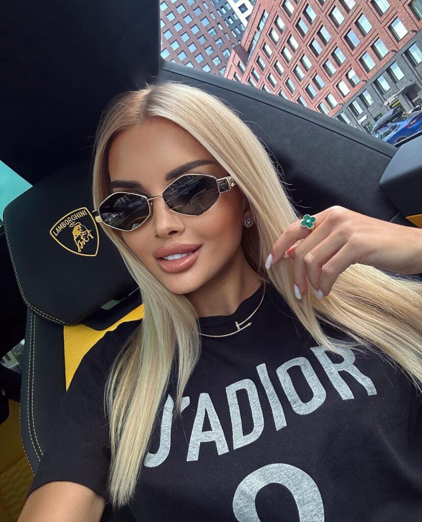 girl looking for online long-distance sugar daddy